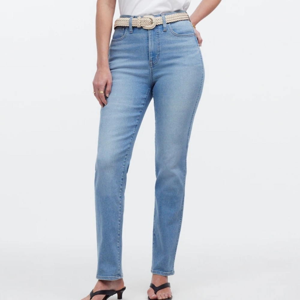 NWT Curvy High-Rise Stovepipe Jeans in Carey Wash